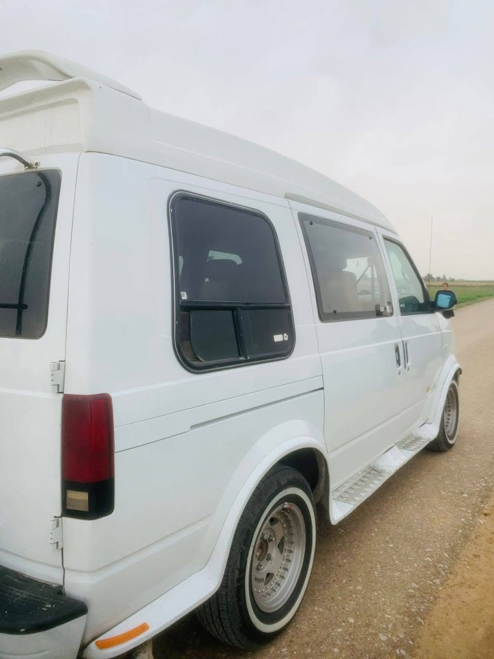 🏁 إعلان بيع: Chevrolet Astro 1995 (مشروع وطني)
السلام عليكم أصدقائي ومتابعي "فان استرو العراق" الكرام..
متوفر الآن سيارة (فان استرو) موديل 95، بحالة ممتازة جداً وشغل بلاد، المواصفات كالتالي:
• المحرك والكير: محرك وكير "حاوية" جديد وبحالة ممتازة.
• التبريد: قطعتين ثلج (تبريد شغال وجاهز).
• الإطارات: تخم تايرات (خط أبيض) جديد.
• الصبغ: مصبوغة عام (درجة أولى) للمظهر الجمالي.
• الكهربائيات: منظومة كهربائيات كاملة (فول)، كل شيء شغال.
• الداخلية: * كراسي دوارة (بلاد).
• الكرسي الخلفي يتحول إلى سرير (جرباية).
• الوضعية القانونية: رقم مشروع وطني، السنوية باسمي والتحويل مباشر.
السيارة بحالة بلاد ونظافة عالية جداً.
📍 المكان: [يمكنك إضافة مكان تواجد السيارة هنا]
📞 للتواصل والاستفسار: ***********
 تحياتي لكم جميعاً ،،،
‏  خادمكم ⚡️ مـسؤول جـروب فـان اسـترو الـعراق
