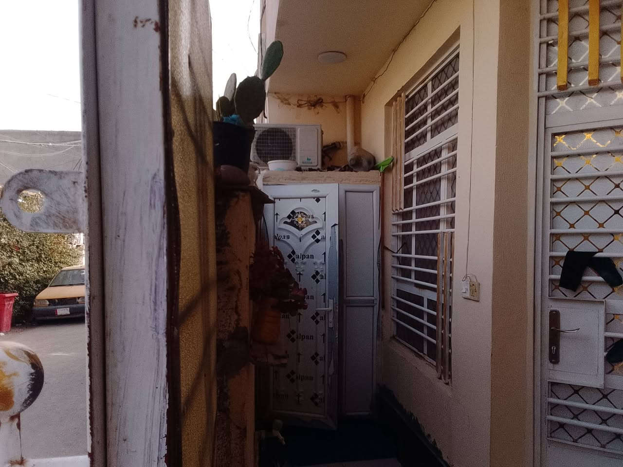 سلام عليكم دار للبيع المساحه 100 متر البيت طابقين بيه غرفتين البيت كامل ما بيه اي نقص السعر 73 وبيه مجال
المكان البيت بغداد دوره هور جب قرب المجلس البلدي 
الاستفسار يرجى الاتصال علئ الرقم الهاتف ***********
