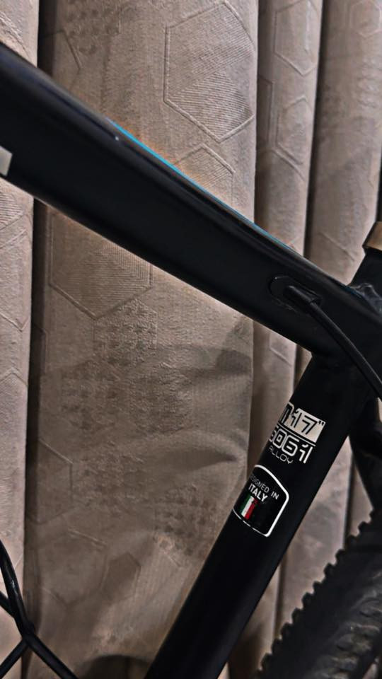 TRINX – فئة ماونتن بايك (MTB)
قياس 26 التصميم الايطالي 🇮🇹
الهيكل فريم فافون بوزن ١٣ كيلو 
الكيرات من شركة شيمانو 
7 سرعات خلفية 
3 سرعات امامية
دسك ميكانيكي (Cable Disc Brake) أمامي وخلفي
مقعد طبي 100%
العنوان بغداد حي الجهاد
***********
