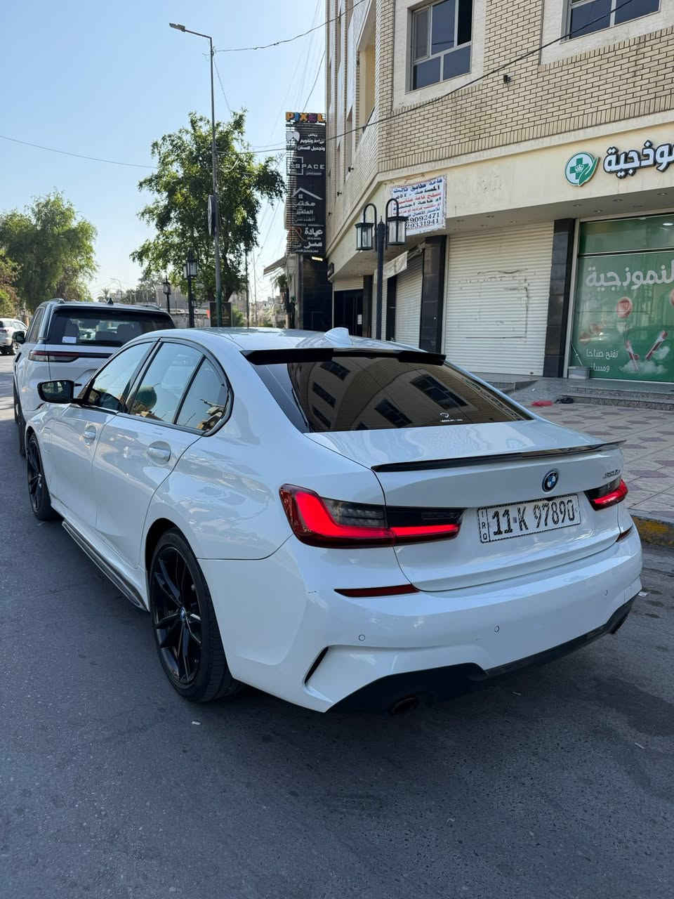 السلام عليكم 
Bmw .330e هايبرد بلكن مكينه 2000 تون بور تيربو 
اسرع من عاديه ب50 حصان 🐎 وقتصاديه 
فول مواصفات ￼￼M_pacag
فتحه 
رادار امامي 
حساس امامي خلفي
سياقه اليه
فول للاخير 
سعره 245 ورقه بيع او مراوس
(بيه صفحه صبغ حادثه تكردح فقط مو قوي ابد
للاستفسار 
*********** واتس

