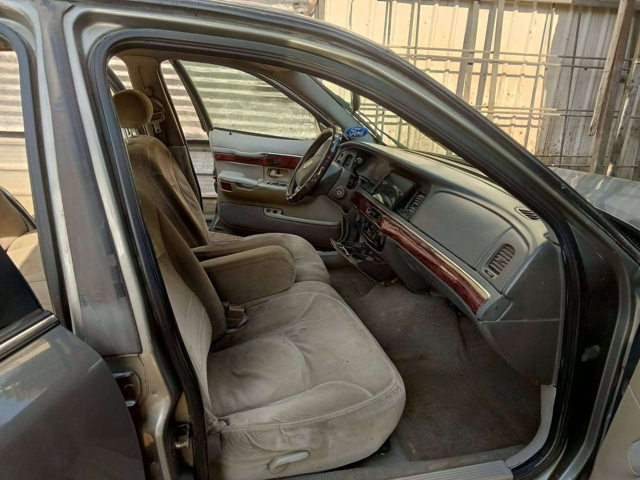 فورد كراند ماركيز موديل٢٠٠١ رقم بغداد انكليزي كير ومحرك بلادي مصبوغه عام بأسمي تحويل ثاني يوم السعر ٥٠ ورقه بيها مجال قليل متواجد واتس اب ***********
مكان السيارة بغداد اليرموك
