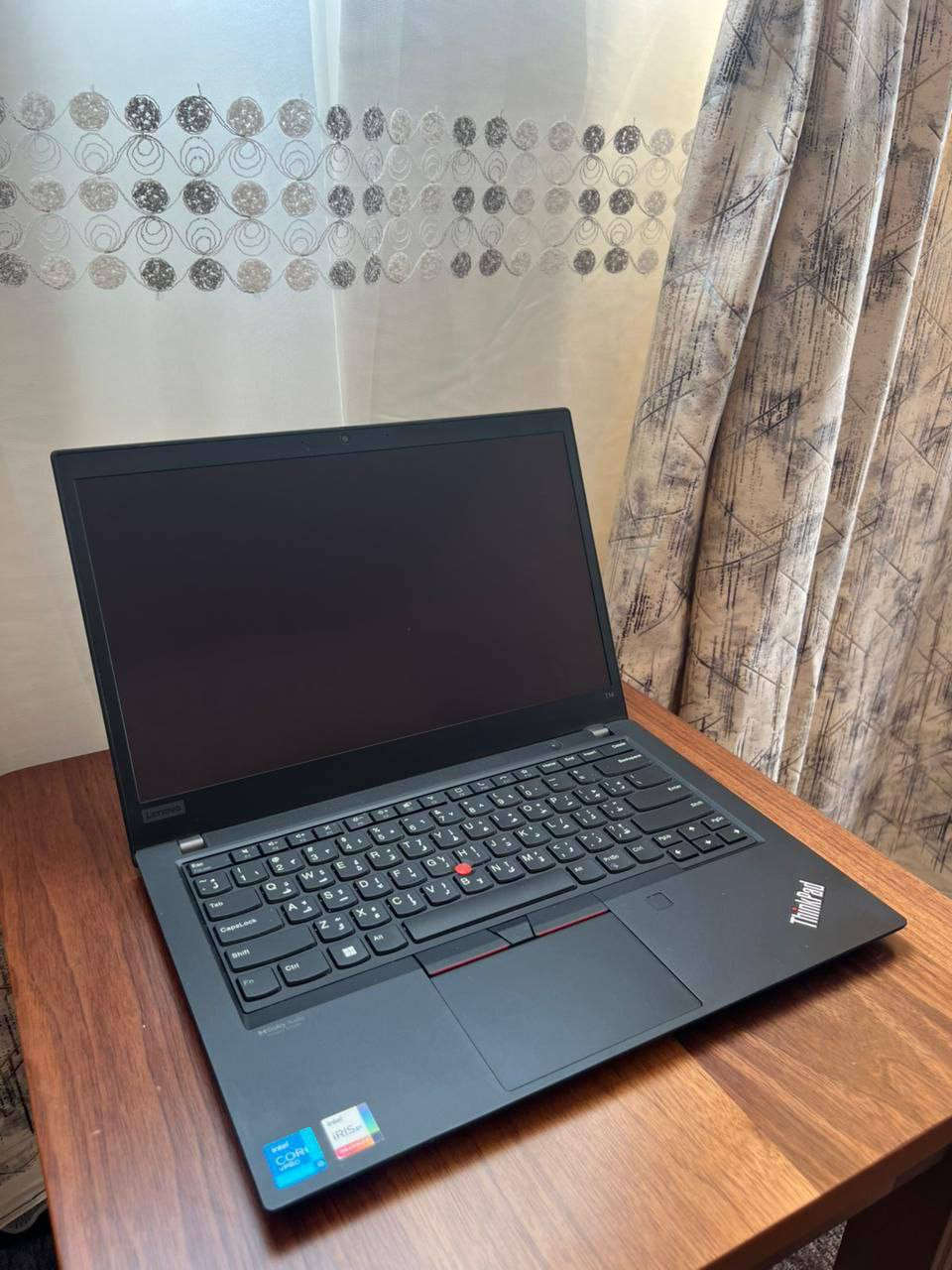 السلام عليكم لابتوب LENOVO جيل (11)للبيع.
اللابتوب جدا نضيف وادائة قوي ومواصفاته جدا عالية يفيد الي عنده دراسة او العاب او تصميم او غيرها من الاستعمالات.

المواصفات :

المعالج intel core i5

الجيل : الحادي عشر. ( 11TH )

كرت الشاشة : inte irex 8GB 

الرام : 16GB DDR4 

الذاكرة ( الهارد ) : SSD 256GB  M.2

الشاشة : حجم 14.3 حوافها جدا ناعمه دقتها  تشغل 4K ضد التوهج ips فدشي كلش راقي.

المميزات:

شحنه تايب سي

 رامات 16 مو 8 فدشي مرتب وسريع

اللابتوب جدا سلم ووزنه خفيف 

الشاشة حجم 14.3 بحواف ناعمه جدا.

اللابتوب جيل حديث ومعالج سريع.

منصب عليه وندوز 11 برو مفعل مدى الحياة.

منصب عليه اوفس مفعل مدى الحياة .

كيبورد عربي انكليزي ليزري .

غالق كامرة سلايد .

كامرة امامية جدا واضحه.

سماعات ستيريو .

بطارية اللابتوب ليثيوم تطول وياك بالاستعمال المكثف اقل شي 4 ساعات

المنافذ :

منفذ التايب سي للشحن

منفذ التايب سي للبيانات

منفذ HDMI

منافذ USB ومنفذ Aux

الملحقات :

ملحقاتها كله كاملة وجديدة غير مستخدمة لان ماصارلي فترة بسيطة جدا من اخذته.

شاحنة اللابتوب اصلية

جنطة اللابتوب ماركة اصلية وبعدهي جديدة مامستعمله ابدا .
سعر 350 وبي مجال 
***********
