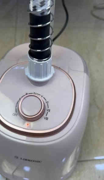 مكواة البخار العمودية LIBRONIC👕💨

ضمان لمدة سنة من تاريخ الشراء
🔥 تسخين سريع وبخار قوي يزيل التجاعيد خلال ثوانٍ!
💦 خزان كبير 1.6 لتر لتشغيل طويل دون تعبئة متكررة
👚 آمنة على كل الأقمشة – من الحرير إلى الجينز
💪 تصميم عملي بعلاقات وعمود قابل للتعديل
🧤 مع قفاز وملحقات كاملة لراحة وأمان أكبر

السعر 40 الف 
توصيل بغداد 3 الاف محافظات 5 الاف 
للحجز راسلنا على صفحتنا 
او راسلنا واتساب ***********
