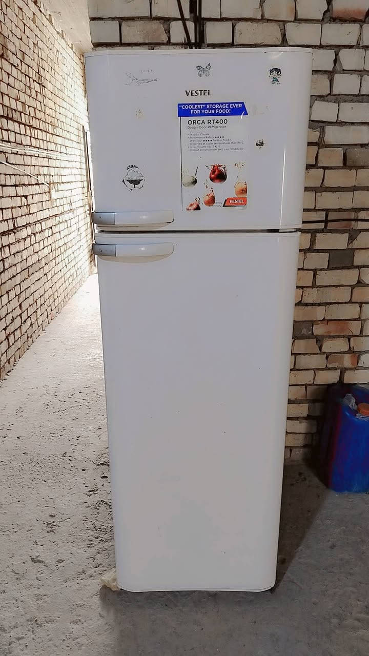 ثلاجه للبيع اتصال***********
