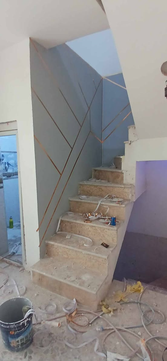 السلام عليكم للبيع بيت مساحه 50متر   واجهة 5 نزال 10  طابو زراعي سند ٢٥  بناء 2023مقاطعه ٢/٩ شارع صيدلية هالة وليد  منطقه كاملة مكمله شارع تبليط مجاري مي كهرباء 
الطابق الأرضي استقبال ومساحة درج ومطبخ وحمام داخلي وخارجي ومنور 
الطابق الاول غرفه وصاله وحمام كبير 
الطابق الثاني غرفه وبيتونه ومخزن وسطح 
للاستفسار ***********
ملاحظه صور قديمة يعني البيت كامل مكمل
