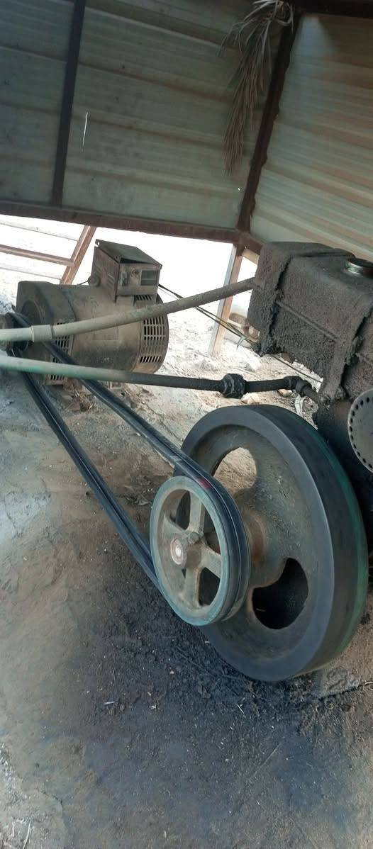 للبيع مولد هندي فلاوينين 8 حصان راس توليد 10 كيفي مولد نضيف كلش السعر ٧٥٠  مكاني بابل حصوه الاستفسار اتصل ***********
