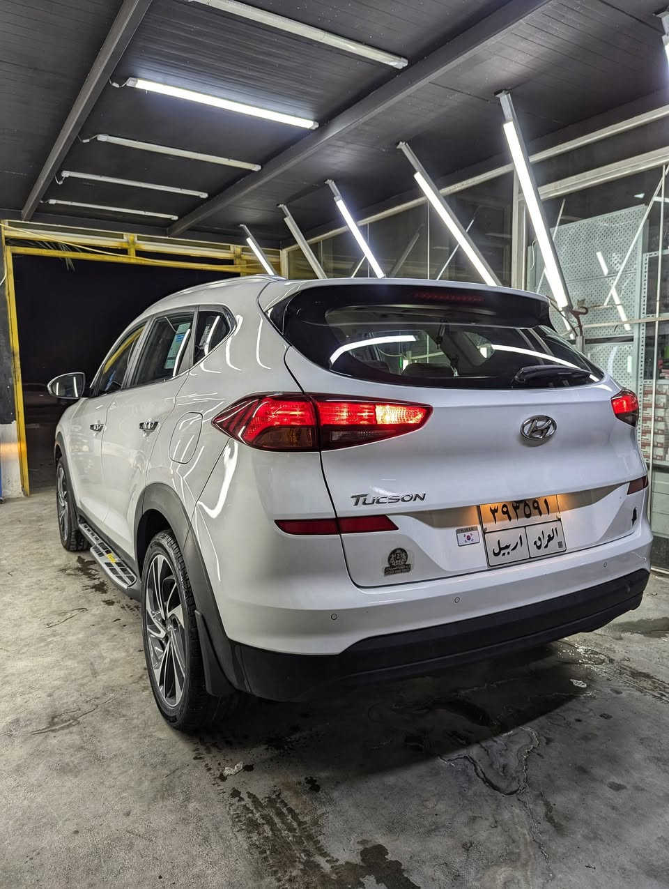 بيع مستعجل
هونداي توسان 2020 خليجي ماشية 54 الف رقم اربيل باسم شركة.
السعر (199) و بيها مجال جداا بسيط.

السيارة كفالة عامة من الدعامية للدعامية.

المواصفات (مكينة 2000 دوش + بصمة + شاشة ايباد + كشن كهرباء + تبريد قطعتين + لايت خمس عدسات زينون + كشافات ضباب + حساسات امامي و خلفي + كامرة امامي و خلفي + ويل حجم 19 + مري شفط  )

المكان النجف الاشرف.
للتواصل
*********** متوفر واتساب.
***********
