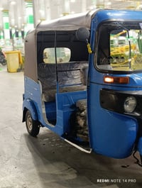 شباب تكتك موديل 20شهر 12 بيهه ضربه ب صف البك لايت ولباقي مكفول شباب سع...