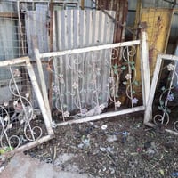 محجر حديقه 10ونص متر وارتفاع متر السعر 300وبي مجال 07700636085