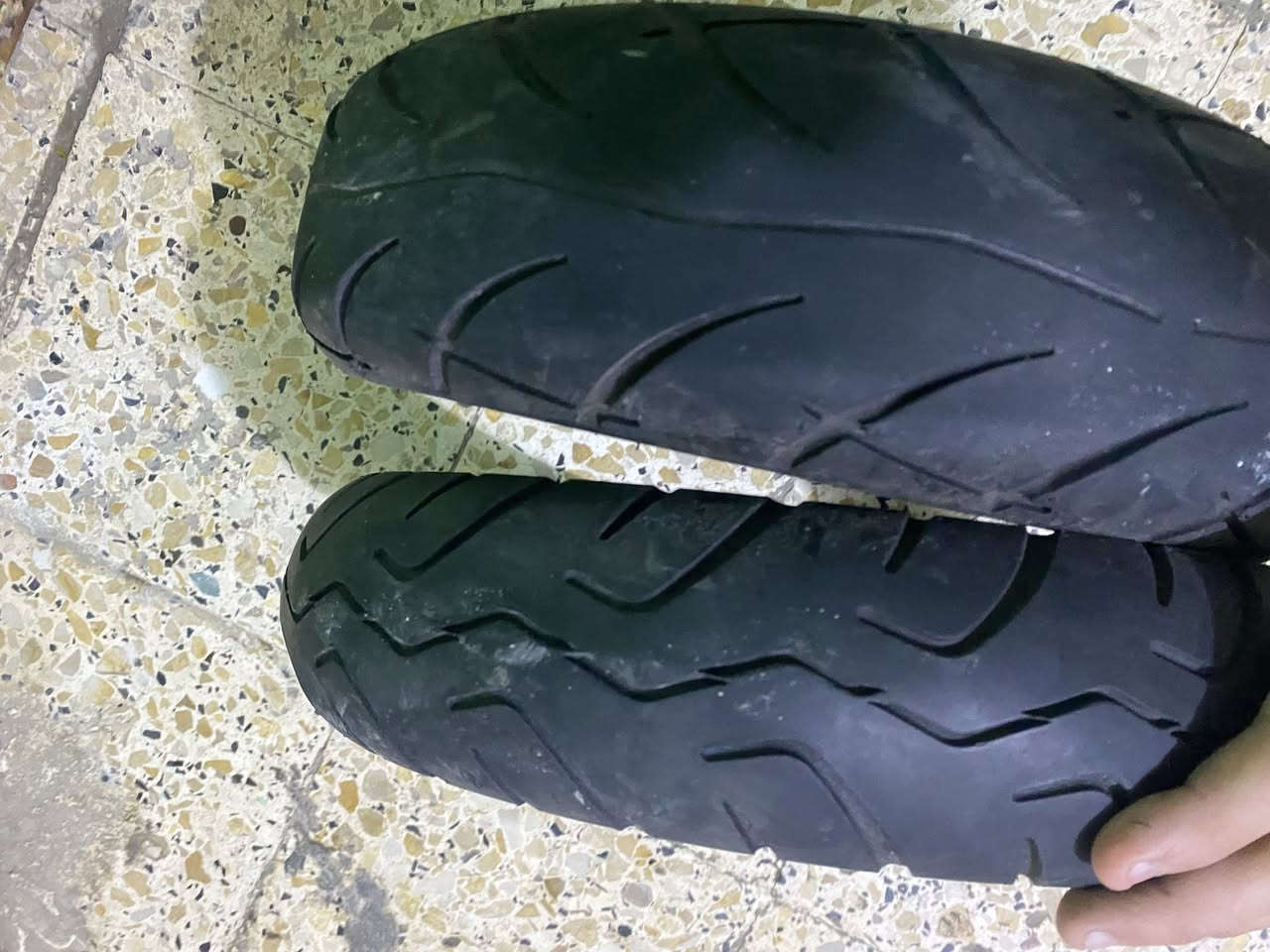 السلام عليكم 

عندي زوجين ويل نجمة فول نضافة  واحد مزرف جمالية والثاني شكل بلاد الزوج 25قفل جاي ينباع جديد ب45. وهذا العندي اخو الجديد 

وعندي زوج تايرات بالة اصلي شرط النضافة ما مشدود ابد 
الخلفي عريض يفيد دراجات المزودات سعر التك 15 قفل  

🧏🏻‍♂️مكاني ميسان نهاية شارع بغداد قرب الأسواق المركزية


**إذا كنت صاحب هذا الإعلان وتريد حذفه لأي سبب، رجاءا أرسل رسالة إلى الدعم الفني**