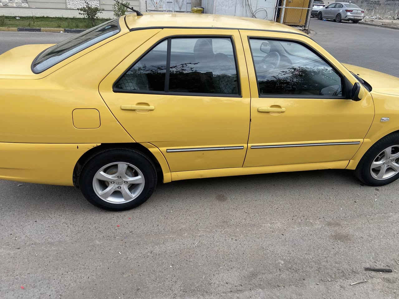 شيري 2015
سيارة بلادية بدون ضربة بدون صبغ
كير مكينة بلادي 
تبريد وتدفئة شغال 
تخم تاير وصدر جديد
السعر ٤٧ وبيها مجال بسيط
***********
