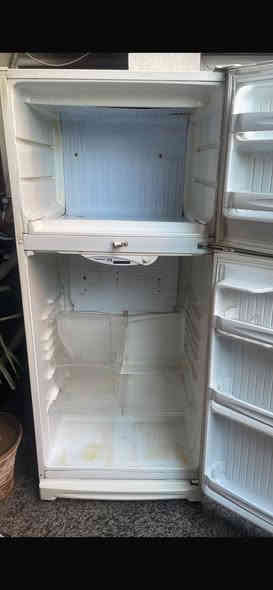 ثلاجه كونكور  الحجم الجبيره 150الف نضيفه ***********
