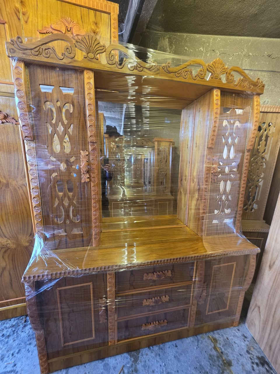 غرفه خمس ابواب ملحق ابراج جديده مامستعمله عرض خاص السعر 850 قفل بدون معامله عنوان موصل باب جديد قرب نادي الفتوه ***********
