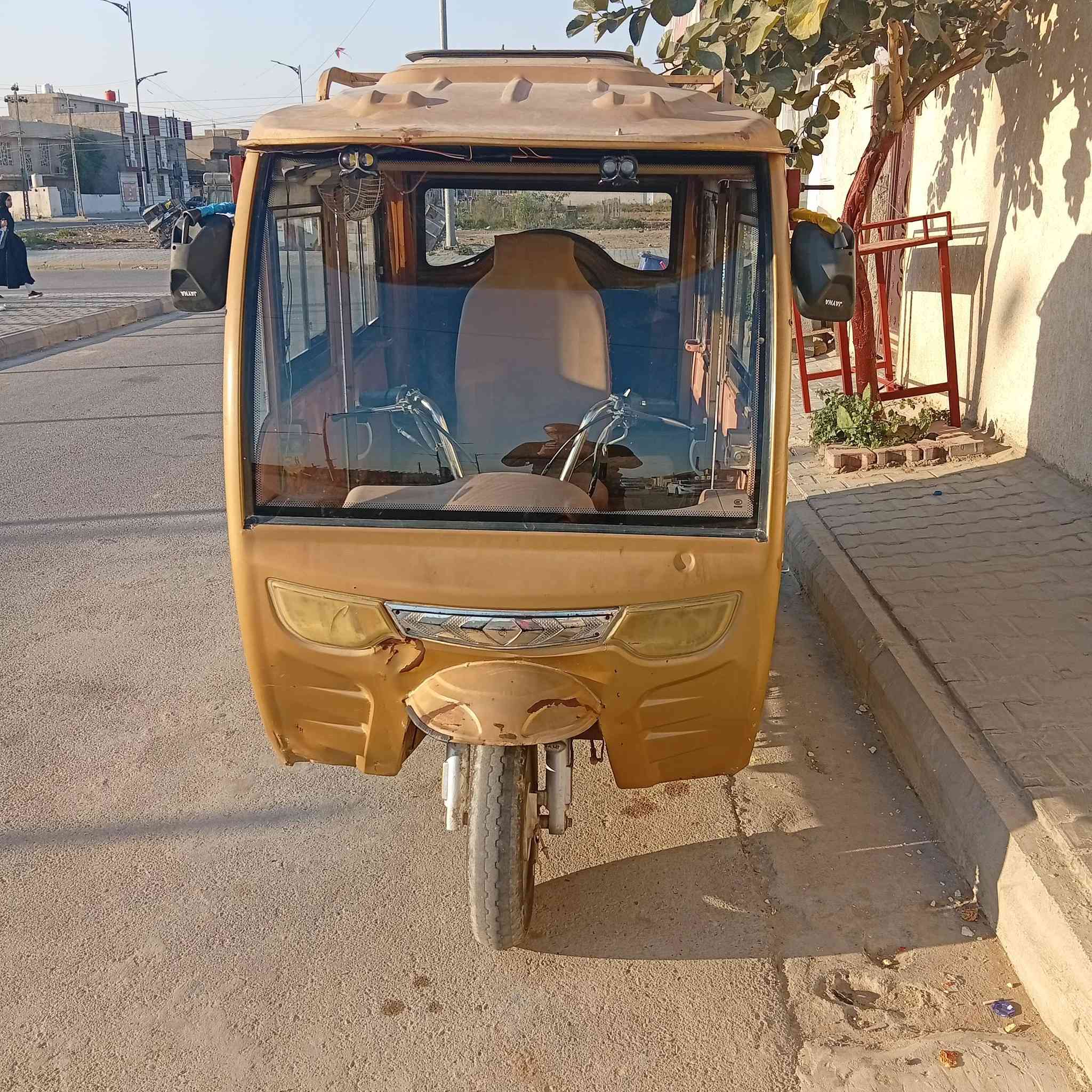 السلام عليكم 
تكتك للبيع مامرقمه اصوليه بيهه اوراق كامله  السعر مليونين ونص وبيهه مجال مكانهه كوت السفحه 
رقم راعيهه 
***********
