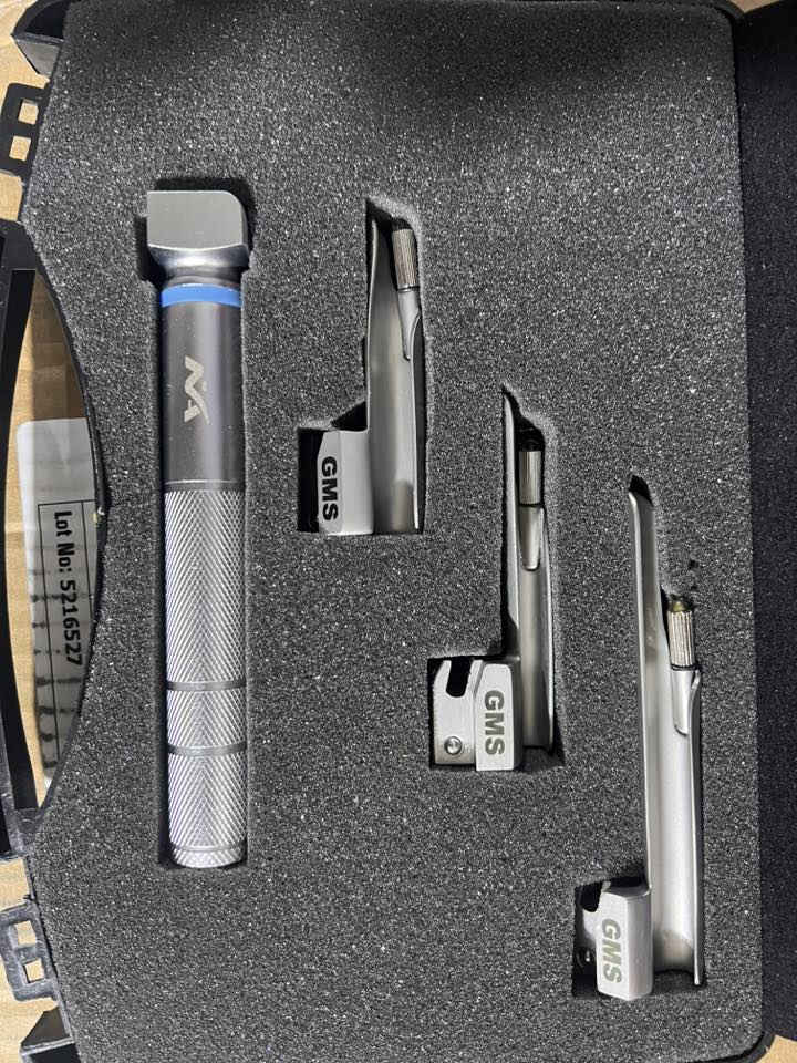 احهزه طبية ناظور اللوزتين مختلفة الاشكال والاحجام جديد غير مستخدم اشكال مختلفه مصباح وفايبر اوبتك 130$ 
*********** واتساب
