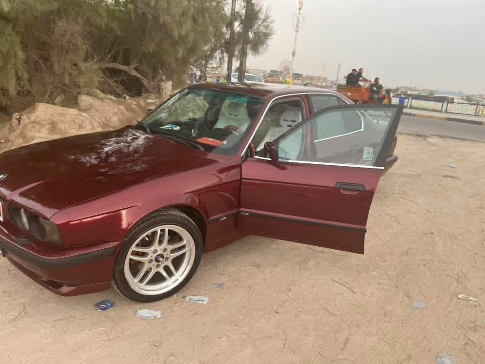 ***********
بي ام 525 

صبغ جماليه1993
سياره جاهزه من كلشي 
السعر 60$
مستعجل ع بيعته

