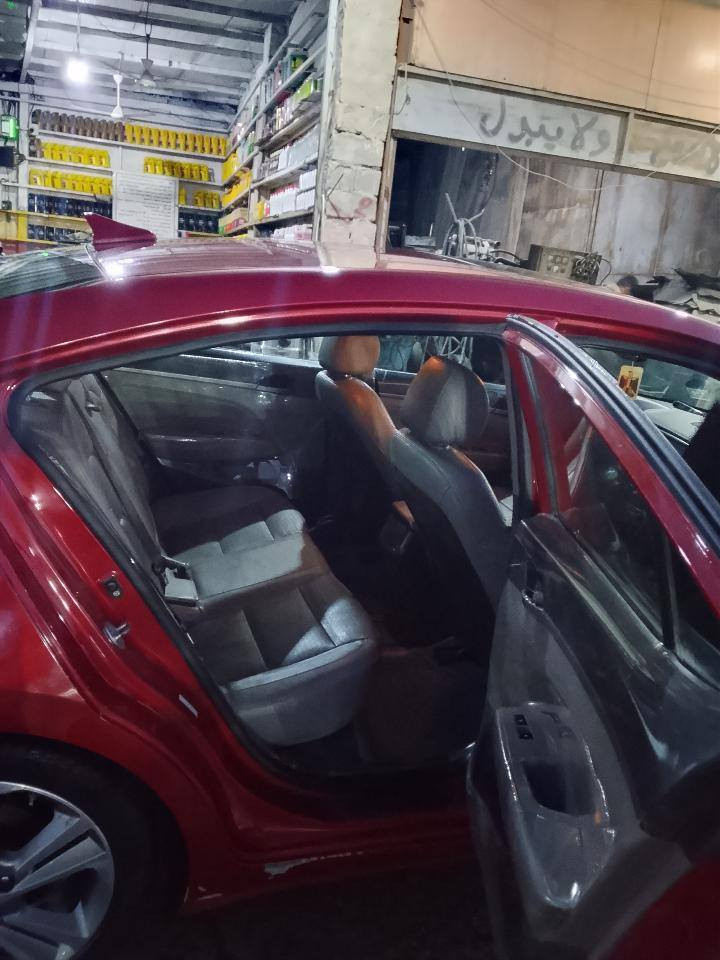 مكلف بنشر 
الانتره ٢٠١٧ لون ماروني السياره فول  مكينه كير خير من الله السياره شبر بنيد وجاملغ خلفي بلهلال شويه
بدون ضربه قويه السعر ١٣٠ وبيها مجال ***********  بي واتساب مكاني الدوره شارع ٦٠
