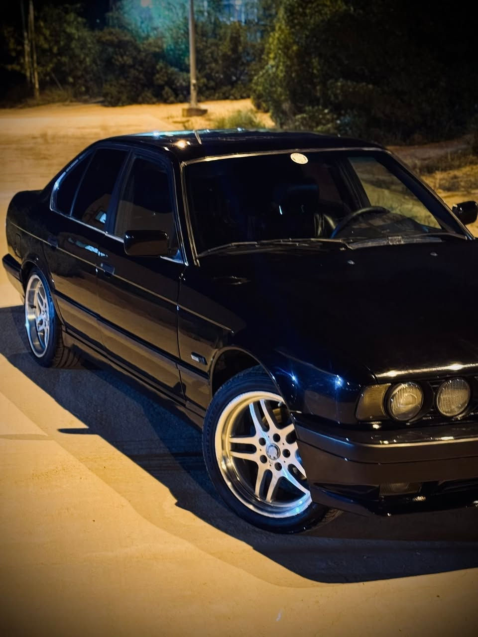 اخوتي الطيبين السلام عليكم 
سيارة bmw 525i اصل وفصل بليتة وسنوية 
- محرك 25 مسكر تك فانوس اصل
- كير اوتوماتيك
- موديل 1992
- فتحة سقف 
- صبغة جديده 
- داخل جلد اسود كشنات كارتير وصاج الغرفه كلش حلوه ونضافة 95٪
- منضومة تبريد جديدة 
- كت ام دعاميات ودوس 
- عليها سستم سماعات بدون دمام من مركز تيزاب 
- ويل كب ام 18 توسايز 
- سيارة كامله مابيها اي نقص 
- حدادية اماميه جديدة 100٪ 
- حدادية خلفيه 80٪ 
- زنون شمسي جديد
-رقم بغداد مداور ثاني يوم 
يعني السيارة مابيها نواقص ترايك وين ماتريد 
موقعي بابل حله مركز 
0781287898

السعر 77 بي مجال


**إذا كنت صاحب هذا الإعلان وتريد حذفه لأي سبب، رجاءا أرسل رسالة إلى الدعم الفني**