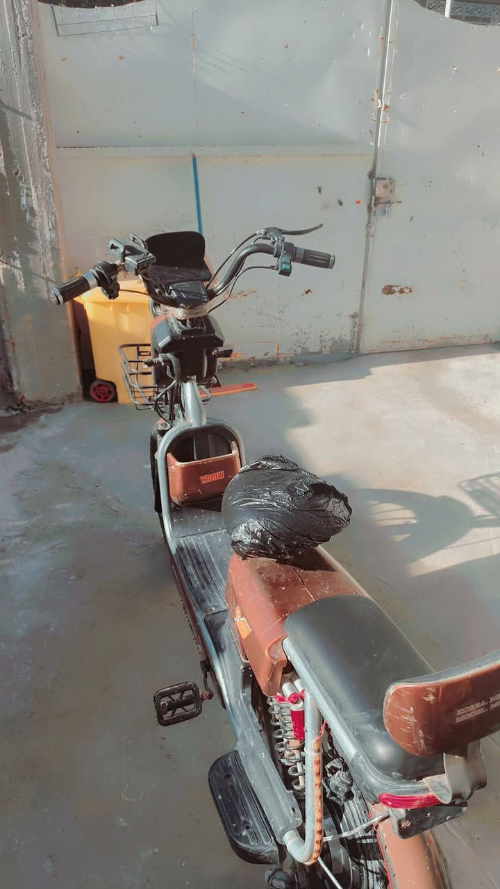 عندي هاي الدراجه الشحن للبيع ناقصهه فقط بطاريات سعره 300وبيه مجال مكاني حله ***********
