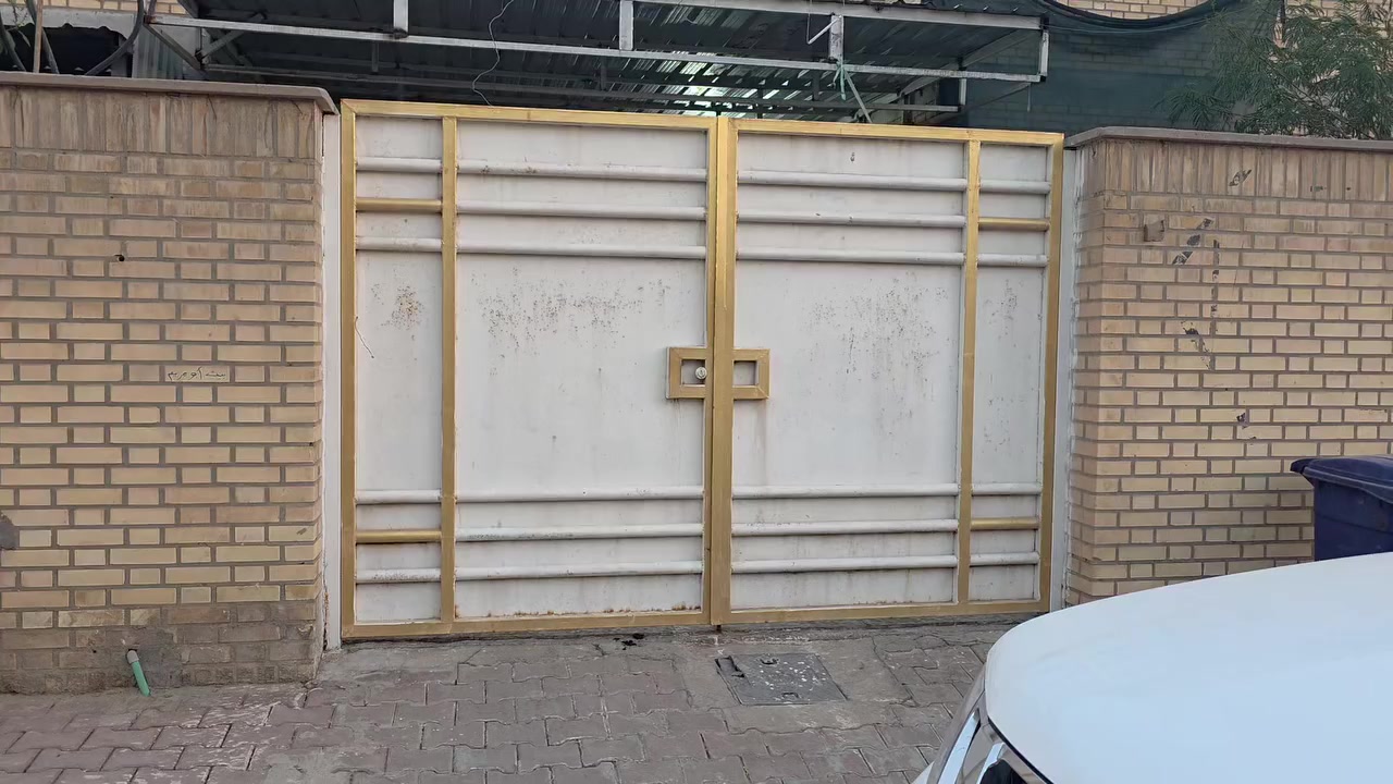 للبيع في دور مجلس محافظة ميسان 
داران للبيع المساحة ٢٠٠
***********
