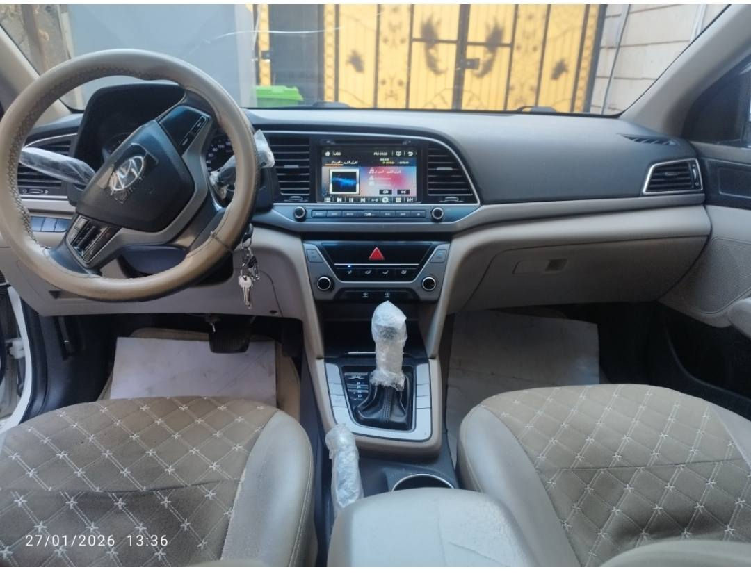 السلام عليكم
النترا موديل 2016 خليجي شكل 17
فول مواصفات عدا البصمة 1/1
مكفولة من الصبغ والتبديل
بيها 3قطع بارد
مكينة 2000 دوش 
فتحه سقف 
اشاير بالمري.  مري شفط 
تحكم استيرن
شاشه وكامرة
لد امامي 
حساسات خلفية
ماشية 96الف كم رقم بغداد بأسمي 
مكاني بغداد حي القاهرة
رقمي ***********
