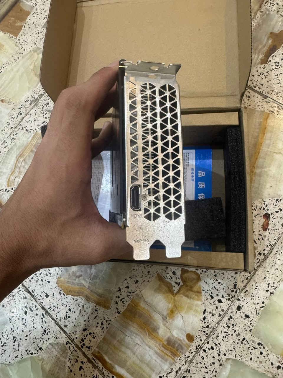 السلام عليكم 
كرت شاشه 
rx 580 8g 
منفذ واخد مال HDMI 
سعر 75 الف علا اول تم
بقت آخر قطعة
موجود توصيل


**إذا كنت صاحب هذا الإعلان وتريد حذفه لأي سبب، رجاءا أرسل رسالة إلى الدعم الفني**