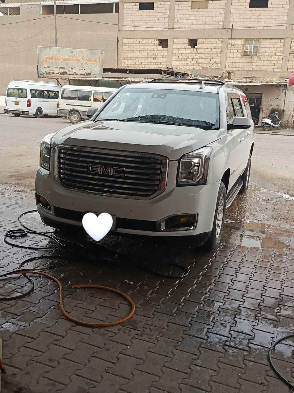 السلام عليكم.
للبيع جمسي يوكن 2018. رقم بغداد بسمي 
سنويه جديده هزه جديده. مصفره هيئه وغرامات 
السياره فول.مواصفات. XL.
الخط مالته. نجف. قم. ايران. 
دفتر خروجية جديد هستوني مسوي. 
دوشمه جديده .تخم تاير جديد .للسياره بيضه بلادي 
جاهزه للشغل كبل. مابيه نقص برغي. .
السياره ضربته جاملغ جهت العبري والبنيد .
مكان السياره نجف. 
السعر 27.$.يعني دفترين وسبعين و بيه مجال 
هـ.***********
ه‍ـ.***********. زيد ذيقار
