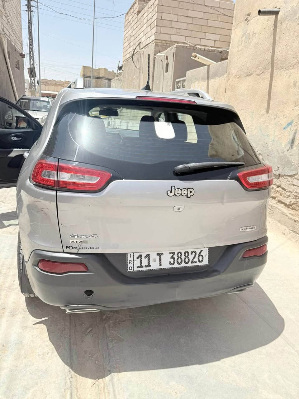 جيب بزون شيروكي
موديل 2018 وارد امريكي 
رقم  بغداد 
 ألماني باسمي تحويل ثاني يوم سنوية 2030 
ضربه جاملغ ودعاميه الاماميه 
محرك 3200 فور ويل دفع رباعي  6 سلندر 
تشغيل عن بعد 
بيبان بصمة 
كير  اوتماتيك  وعادي 
تبريد خير من الله 
حدادية كامله 
كير ومكينه ضمان عشر سنوات 
كامره خلفية شاشة كبيرة
اربع انظمة للقيادة 
اشارة ترحيب 
السيارة جاهزة من كل شي 
بيها طخات وظربات بسيطة 
سياره فول مواصفات عدا الفتحه 

اي نقص مابيه بعد 

السعر 110

للاستفسار ***********   واتساب  سوق الشيوخ ذي قار

