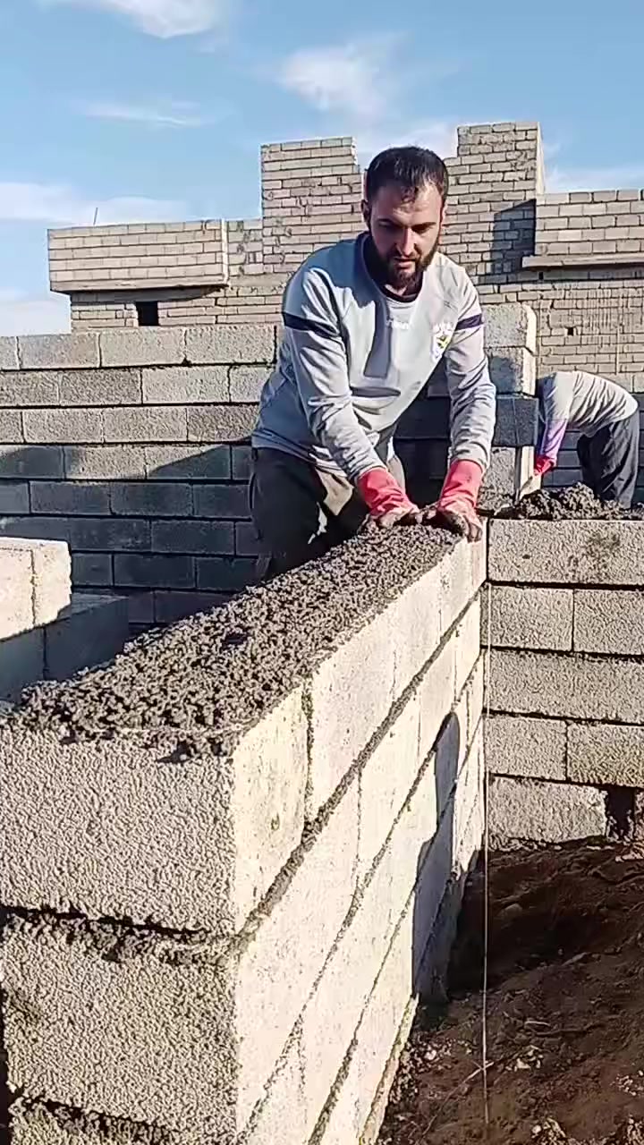 السلا عليكم كادر بناء متفرغ حاليآ
بناء شرط رقم واحد ع شاهول والخيط
وزن بصوندا وقياسات ع مليم 
بيت او سياج او ستاره او بيتونه
كله سعر واحد الله يرزقنه ويرزق الجميع
***********
