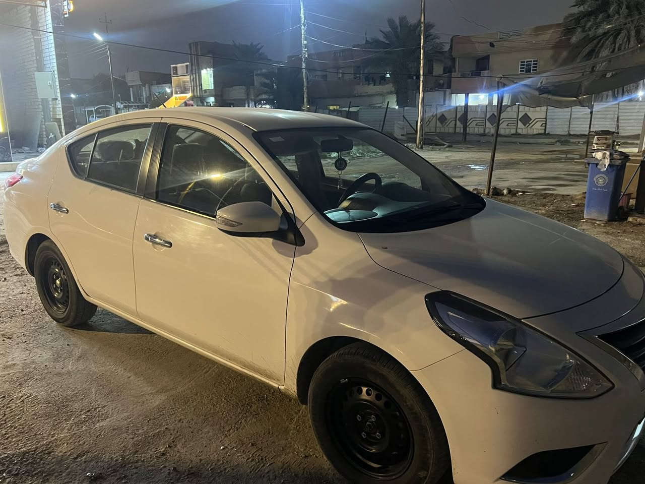 السلام عليكم
للبيع 
نيسان سني 
موديل 2025
رقم بغداد الجديد. باسمي
مكفوله كفاله عامه 
ماشيه 30 
السعر 135 وبيها مجال 
مواصفات 
شاشه 
4جام كهرباء 
تبريد قطعتين 
للاتصال ***********
مكان سياره الكراده
