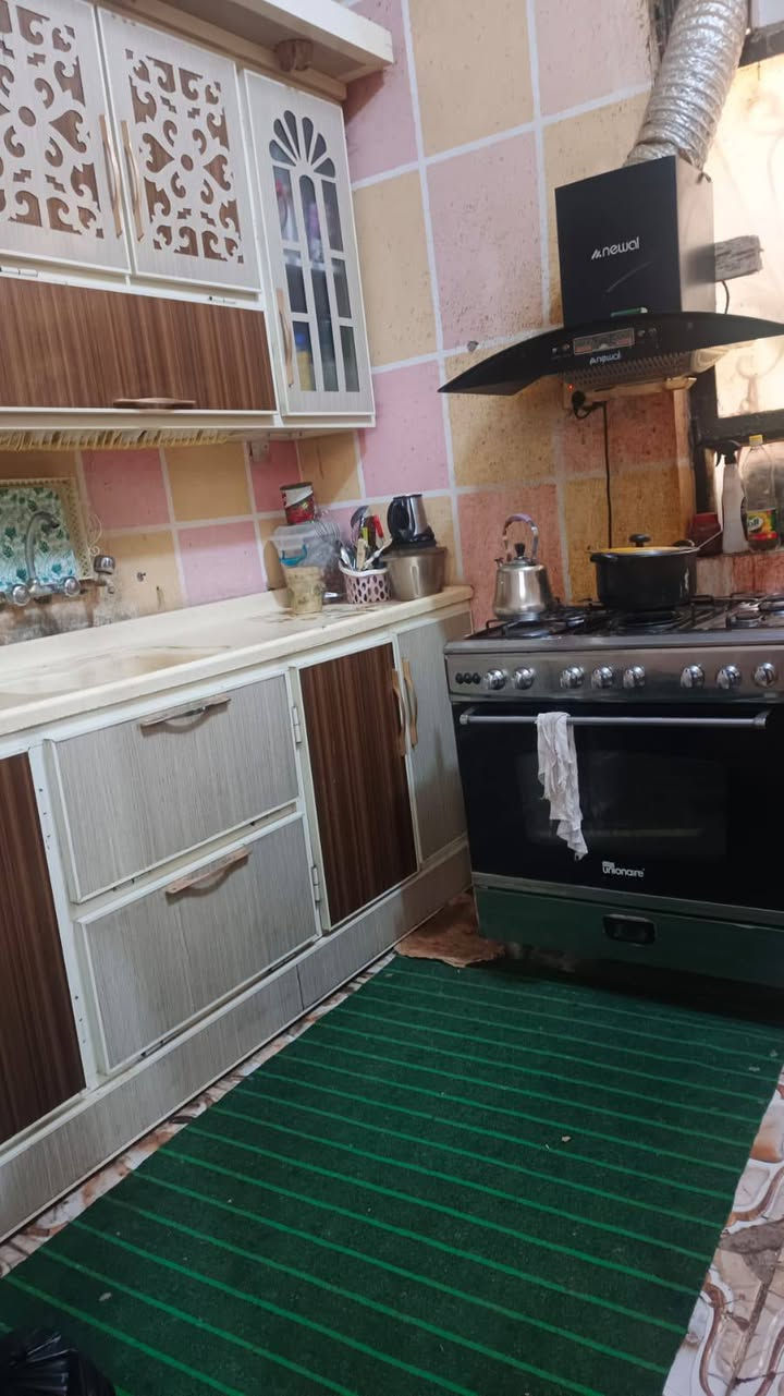 السلام عليكم
الدار البيع مساحه 50 متر. طابقين 
الطابق الثاني صاله. وسطح ومخزن 
طابو زراعي. سند 25 قرار محكمة.. 
البيت مقابيل قريه الغدير عمود 270 شارع الصب.  
قريب عل. شارع.  
يتوفر: 
ماء 💦

كهرباء 

انترنيت.. 
استفسار. ***********
