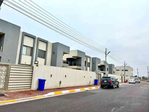 السلام عليكم بيت للأيجار في مجمع نجمة بغداد السكني مساحة 250 متر بيت ركن 4 غرف نوم
موقع البيت مميز على شارع 40 متر بالوجبة الثانية والمربع الذهبي البيت زيرو غير مسكون 
موقع المجمع بغداد ابو غريب القديم مقابل مجمع البدور
للاستفسار ***********
