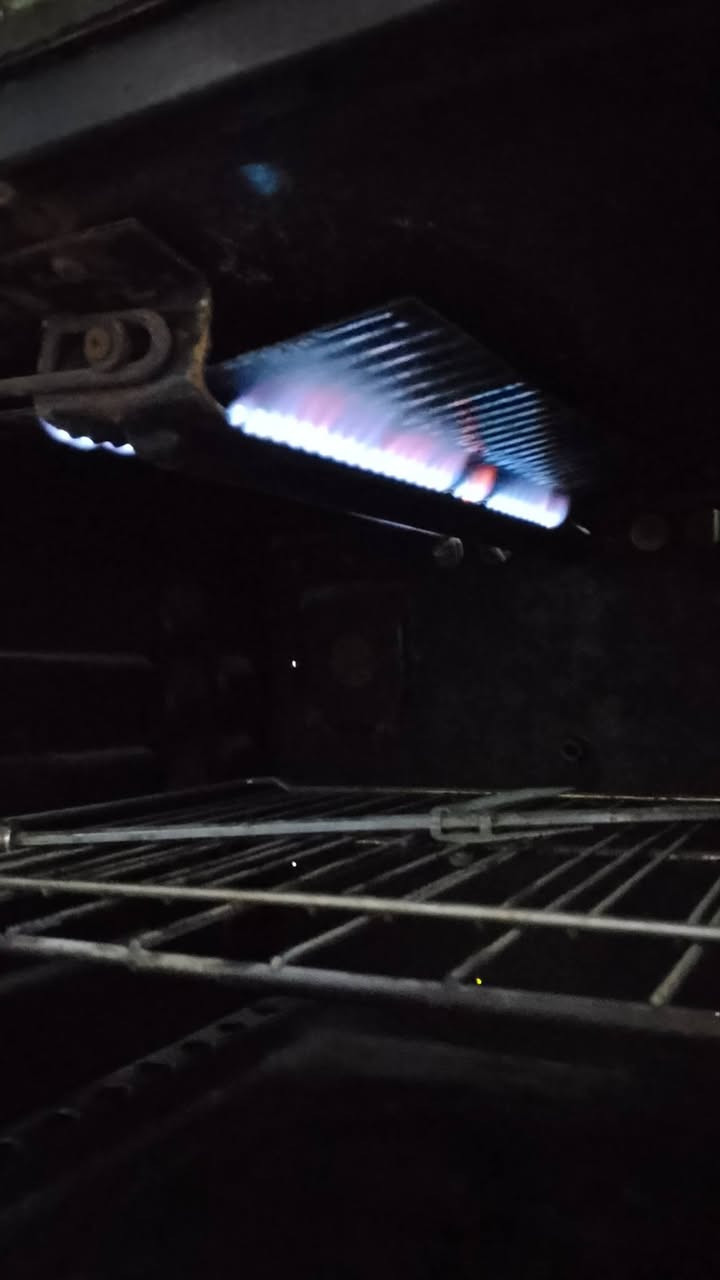 طباخ مصري 4 عيون اخو الجديد السعر 125 بي مجال ***********
