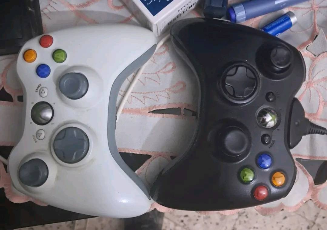 Prix 13
X box fat 360 état na9sa mflatchi w mglitchi fih 120g
M3ah 2 maneut w tous les câble


**إذا كنت صاحب هذا الإعلان وتريد حذفه لأي سبب، رجاءا أرسل رسالة إلى الدعم الفني**