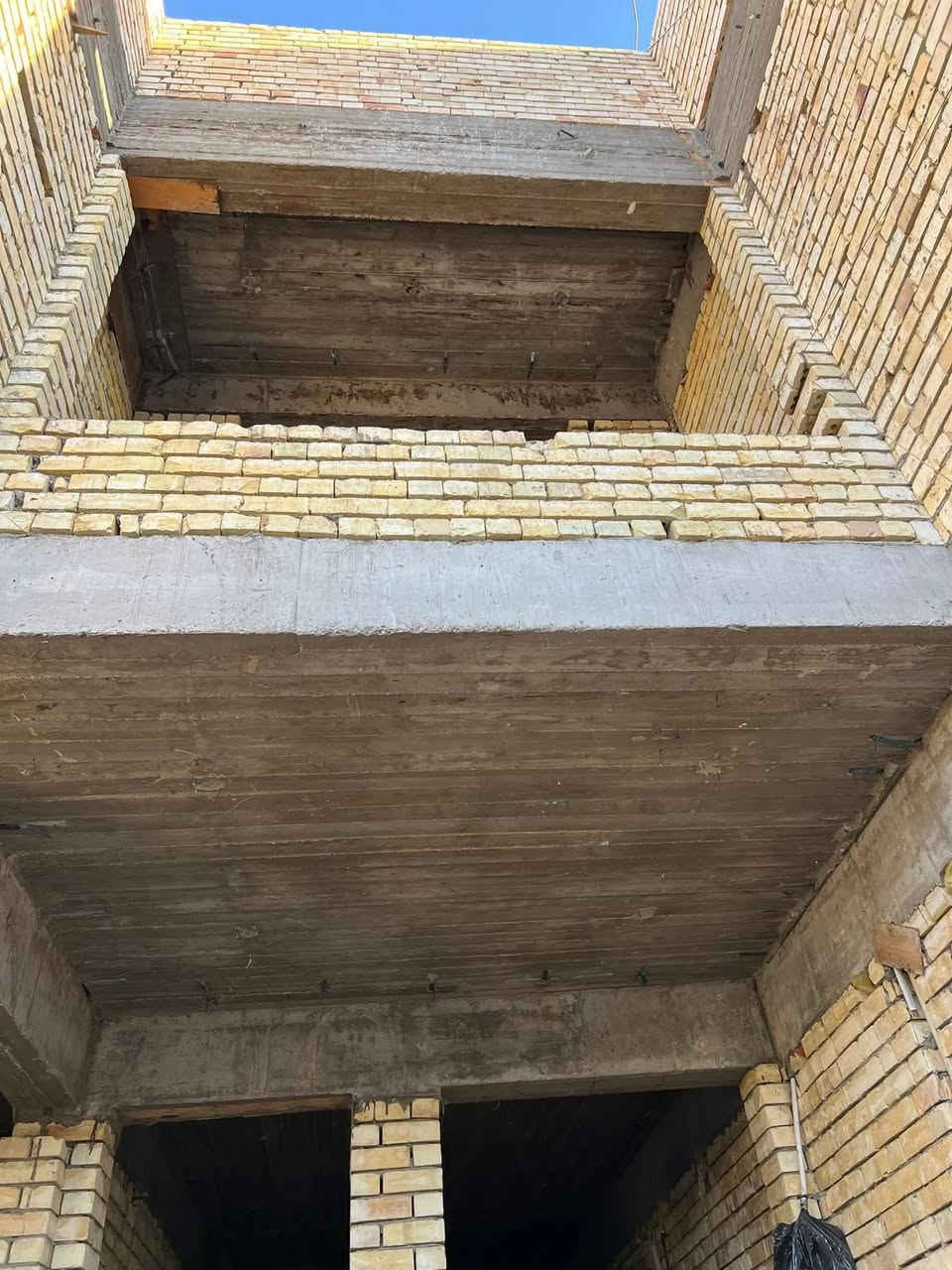 ⸻

🏠 للبيع هيكل بناء حديث بإشراف درجة أولى
📍 الموقع: شارع المغرب – نجيب باشا
📏 المساحة: 150 متر
🔹 الواجهة: 7 متر
🔸 المواصفات:
• 5 غرف نوم
• صالة واسعة
• مطبخ
• بناء حديث بإشراف هندسي درجة أولى

📞 للتواصل: ***********
