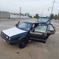 عندي سياره كولف موديل 1990 تايرات جديد كير مكينه بشرط بطاريه جديد شرطه...