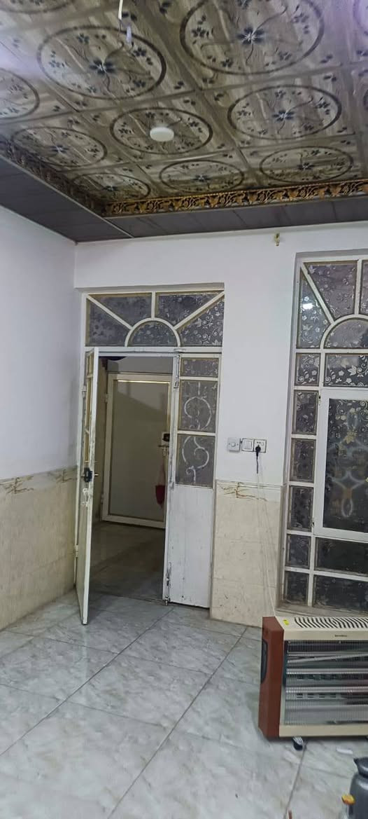 ‏بيت للبيع مساحته ١٠٠ طابق ونص غرفتين وصالتين واستقبال ومطبخ و ثلاث صحيات حي الوفاء مقابل الهندية منطقه الأربعين شارع عشره سعره ١٣٥ وبين مجال وحاليا ماجر ٣٥٠ 
‏للاستفسار مكتب بركات ام البنين ***********
‏
