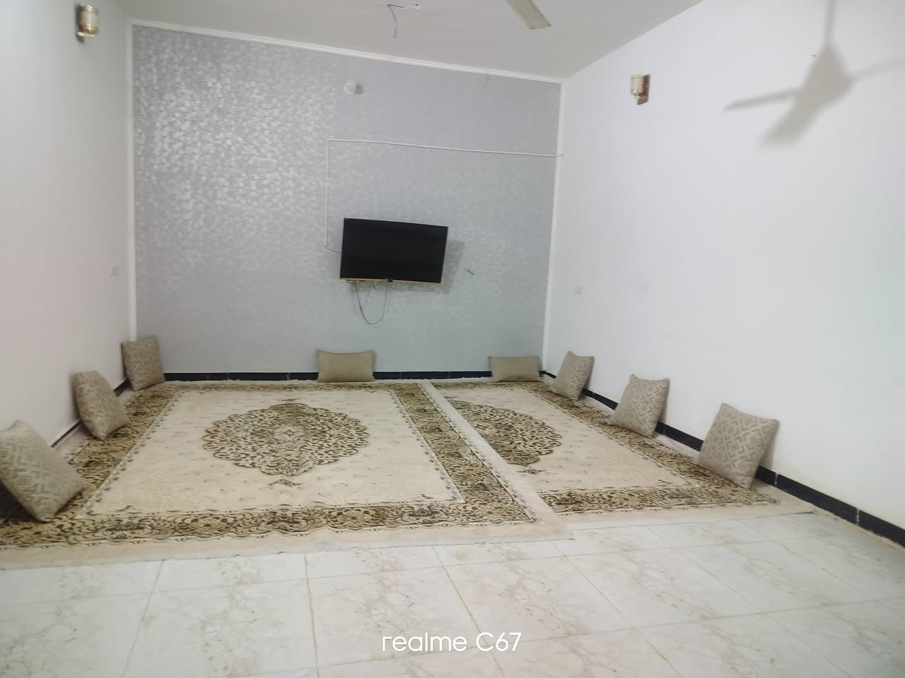 بيت للبيع
المساحة:- 200 (ركن )

يحتوي :- استقبال وصالة ومطبخ وغرفتين نوم وصحيات داخلية وخارجية
 
:-بناء حديث 

:- زراعي ((ومعاملة التطويب مالتة واصلة الناصرية))

العنوان :- قلعة سكر حي سعود 
(مقابل مدرسة سمانة عبر الشارع)

رقم الهاتف :- (***********)
