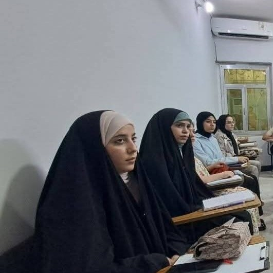 ⁨ 🌸 دورات محادثة باللغة الإنجليزية – للنساء فقط 🌸
تُعلن أكاديمية كامبردج عن فتح باب التسجيل في كورسات محادثة اللغة الإنجليزية الخاصة بالنساء، وذلك استجابةً لكثرة الطلب على قاعة مخصصة بإشراف كادر تدريسي نسائي متخصص 👩‍🏫

✨ مميزات الكورس:
منهج يعتمد على الطريقة التواصلية (Communicative Approach)
كسر حاجز الخوف والتردد في التحدث
تركيز 75% على المحادثة والنطق
25% قواعد أساسية مهمة للمحادثة فقط
💡 الهدف: التحدث باللغة الإنجليزية بسهولة وثقة

💰 السعر: 250 ألف دينار فقط بدلًا من 300$ (يشمل المنهج + الشهادة)

🎯 ضماننا لك: إذا لم تحقق نسبة 80% في الاختبار النهائي، نعيد لك الكورس مجانًا!

📍 الموقع:. النجف الاشرف. حي الغدير من جهة غدير كرامة. اول فرع بعد جسر عبور المشاة 
📞 للتواصل عبر واتساب: *********** 
✨ ابدأ اليوم وحقق النجاح الذي تستحقه! #استعد_للتميز_معنا

#fyp #followforfollowback⁩

