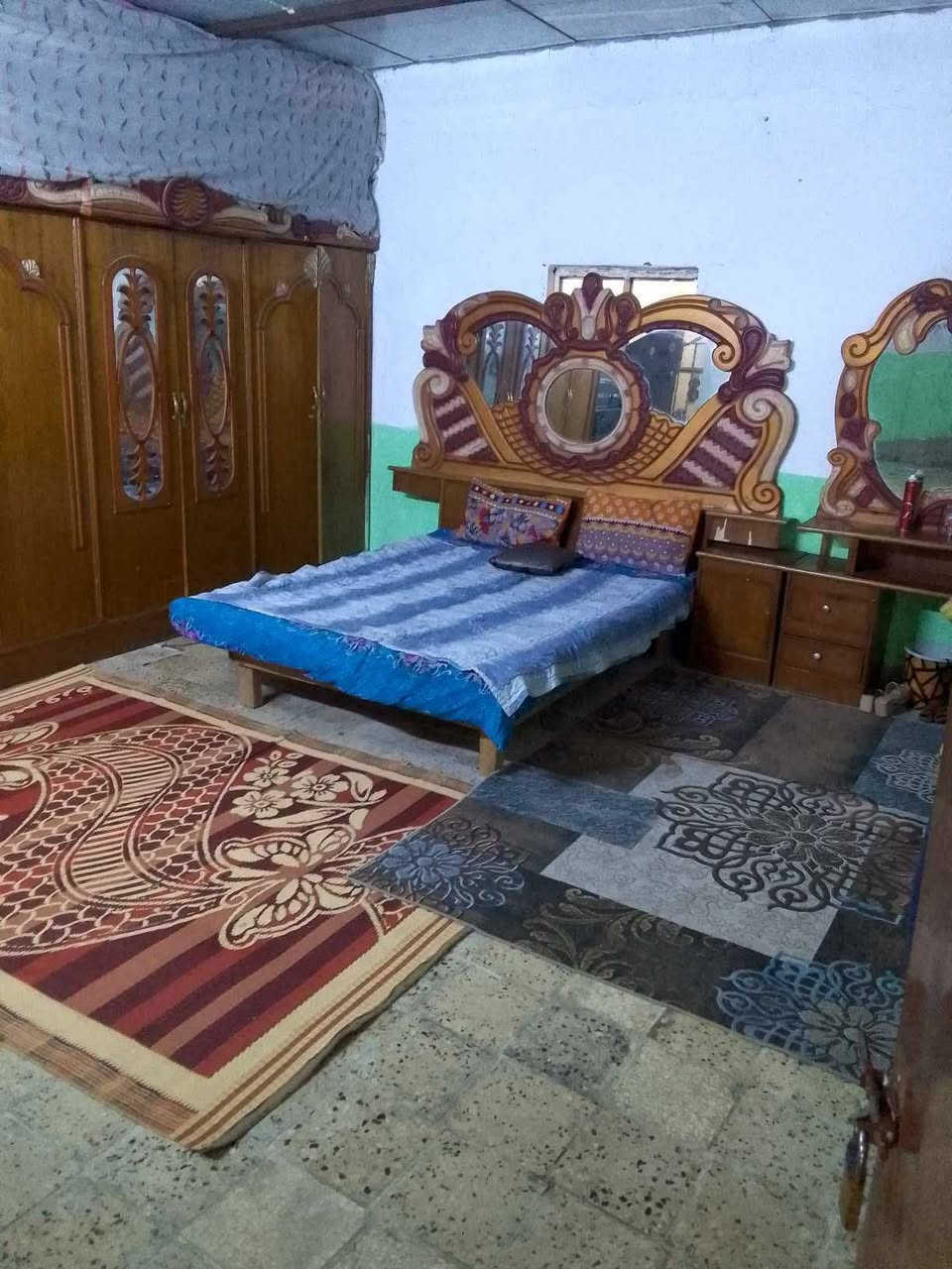 غرفه كاملة نظيفة للبيع نقص فقط كومدي واحد اخذتها ب350 اريدها ب300 وبيها مجال للشراي بي خير ودلل للشراي عنوان الزعفرانيه.. تواصل خاص او رقم ***********
