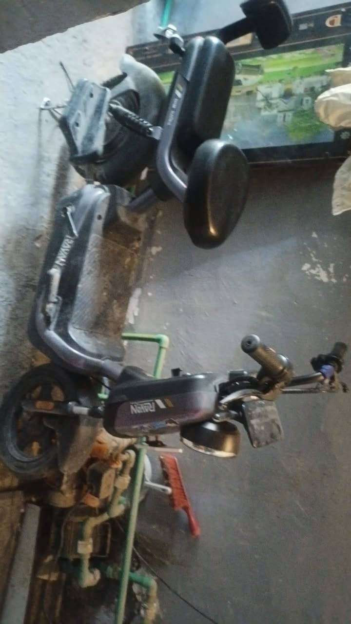 السلام عليكم دراجه شحن لبيع تشتغل كلشي مابيه بس تاير بنجر عنوان مقابل كراج البياع دور البناءالجاهز 
اليحتاجها يتصل على هذا الرقم *********** وتساب عندي
