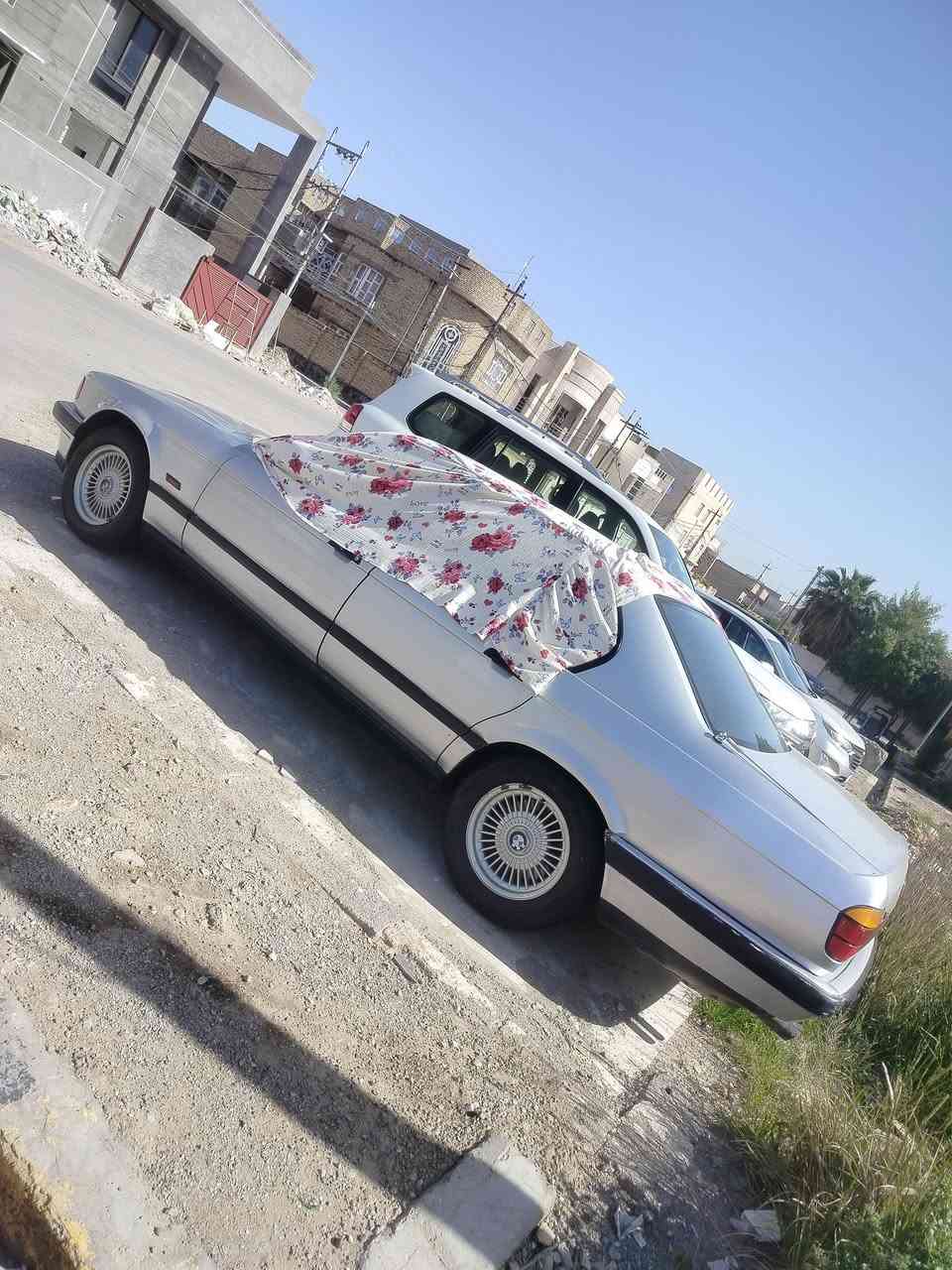 السلام عليكم
68 وبيها مجال 
 للبيع او مراوس 
بي ام دبليو.   730i.اصل
8سلندر مسكر أصل 
موديل 1993 بلاديه  بچم عريض 
رقم بغداد انكليزي تحويل ثاني يوم 
بدون حادث ولا صبغ بلاديه
تخم تاير جديد ويل شعاع نضيف 
كير محرك شرط الكفاله 
تبريد ثلج شرط
. سياره فول مواصفات 
تشغيل واطفاء  عن بعد ع ريمونت مع تشغيل لايت نضام أمريكي 
. سلايت طكتين  
كشنات فول كهرباء هيتر 
خزن ميموري 
حداديه امامي خلفي جديد شرط  جاهزه 
+ كهربائيات بلاد شرط ع وضع الشركه 
دواخل غرفتها نضيفه شرط 
  مكاني واسط الكوت.  
***********
