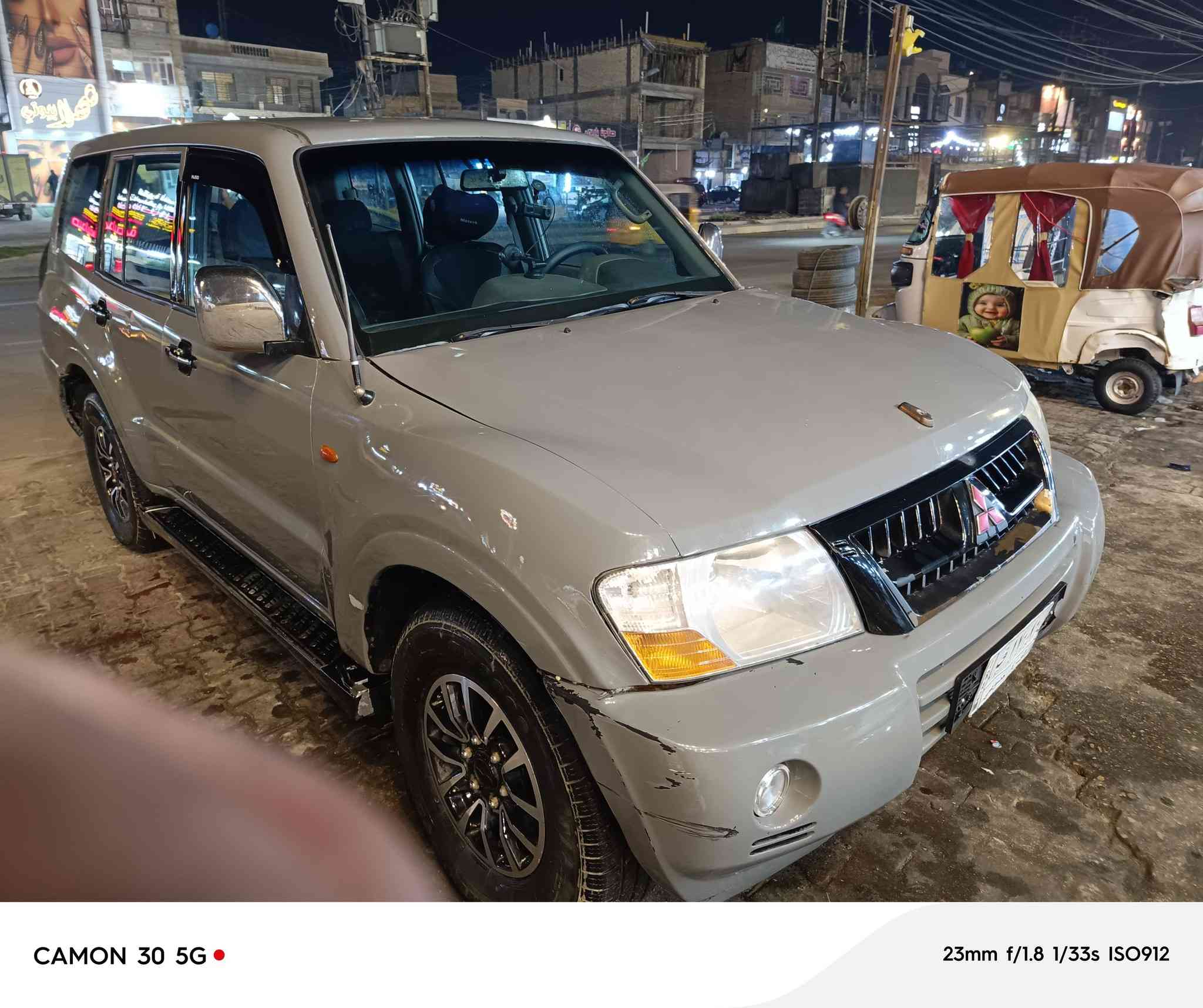 السلام عليكم   اخوان سيارة باجيرو للبيع موديل 2002 سيارة باسمي سنويتها2009. السياره مصبوغه عام للجماليه مكينه بطه 3000. كير ومكينه رياضي  السعر 75$.  هذا رقمي ***********
