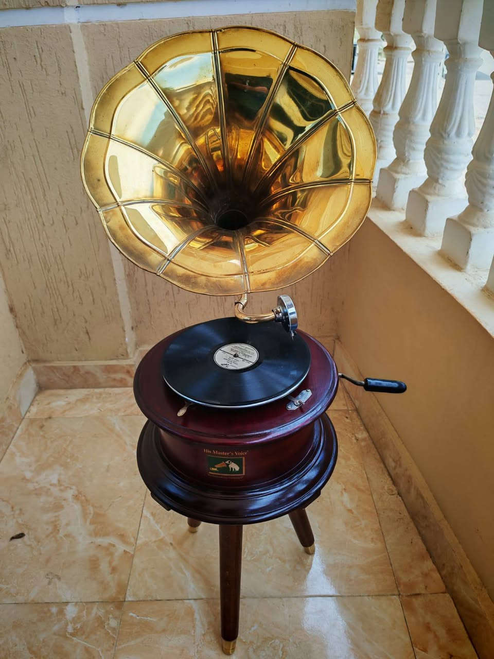 جرامفون هيز مستر فويس يعمل يدوى بالمنفله ماكينه ٢ زنبلك بوق نحاس مذهب ارتفاع ١١٠ سم


**إذا كنت صاحب هذا الإعلان وتريد حذفه لأي سبب، رجاءا أرسل رسالة إلى الدعم الفني**