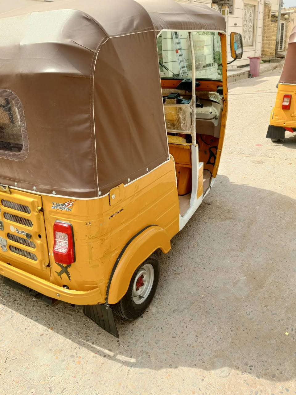 تكتك للبيع موديل 20اوراق سعرها5500وبيها مجال والثانية 19رقم 5700 وبيها مجال  مكفولات من الصبغ والمعجون تكاتك مال جناي ومرتبات مكاني بالمجر ***********
