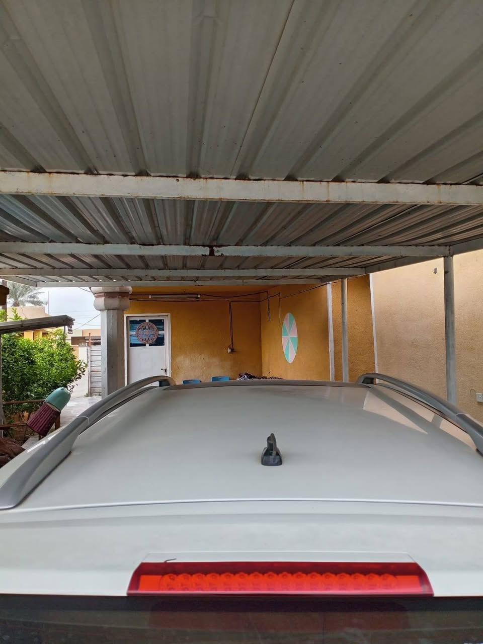 السلام عليكم 
سنتافي للبيع السياره خليجي 2011 محرك 2400 دوش سبعه راكب تبريد 3 قطع تحكمات ستيرن فتحة سقف مري شفط  مكفوله من الحادث بيهه شبر بالباب   رقم بغداد كير محرك حداديه تخم تاير  نظيفه  والسعر 145 وبيهه مجال مكانهه بغداد الطارميه قرب كلية الرشيد 
اني مكلف بالنشر رقم صاحب السياره
 ***********
حياكم الله
