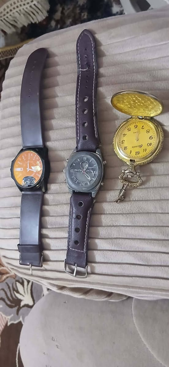 ساعات قديمه البيع ***********
