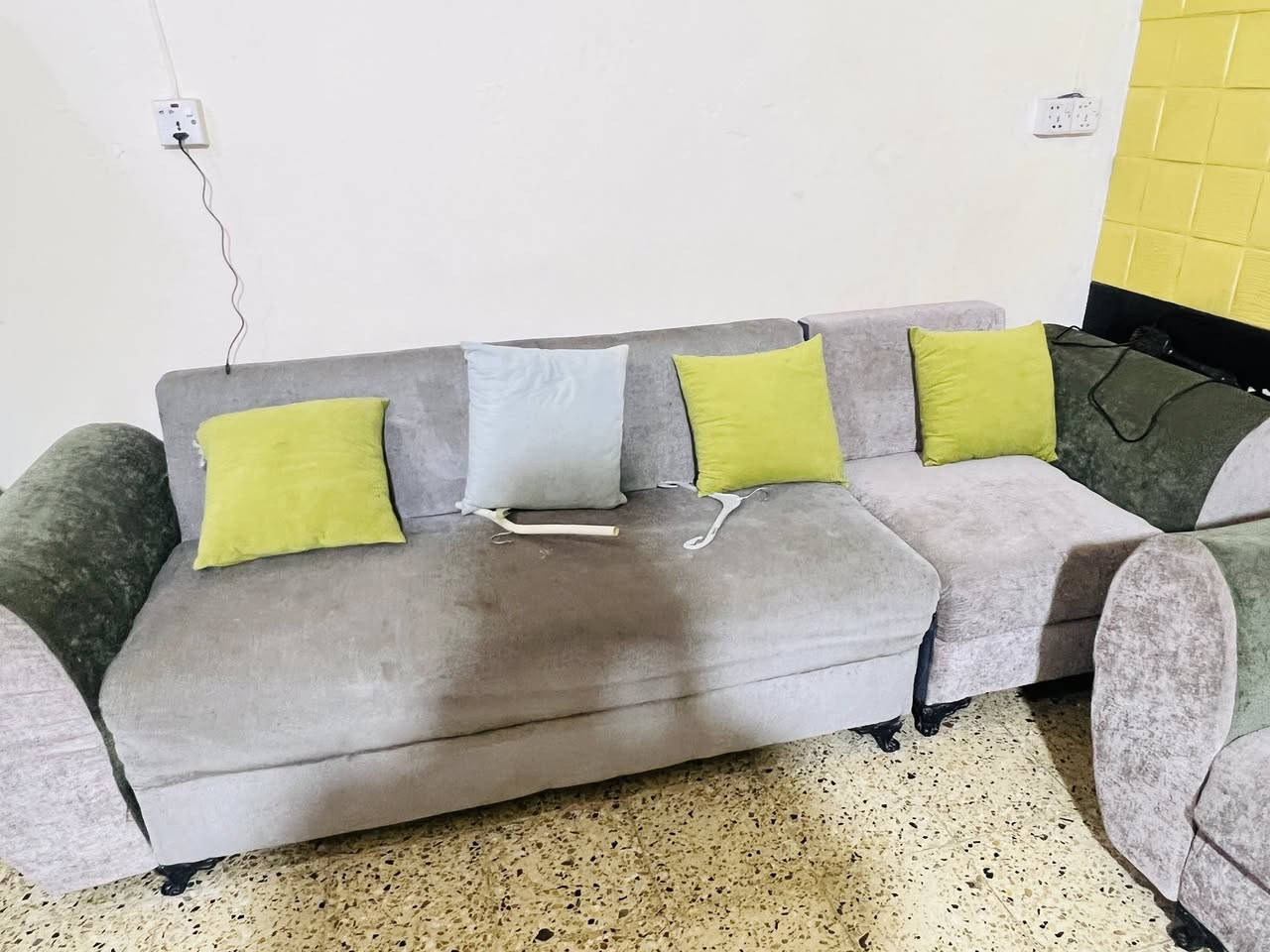 تخم 10مقاعد  نضيف ويا كوشات كامل السعر 150 بي مجال


**إذا كنت صاحب هذا الإعلان وتريد حذفه لأي سبب، رجاءا أرسل رسالة إلى الدعم الفني**