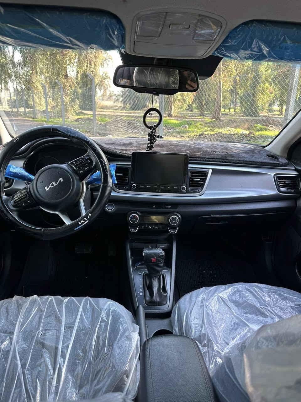 السلام عليكم 
كيا ريو 2022 
مكينه وكير شرط 
مكينه ما مفتوحة 
السيارة فول ماعدا سلايت 
بصمه رادار امامي مثبت سرعة  3 انضمة 
سياقه ذاتيه
سيارة حلوه مال بيت 
السيارة بأسمي 
السيارة ضررها جاملغات الخلفي قبق صندوق 
رقم الشاصي داخل المنشور 
السعر 118 وبيها مجال 
العنوان موصل جانب ايسر 
***********

