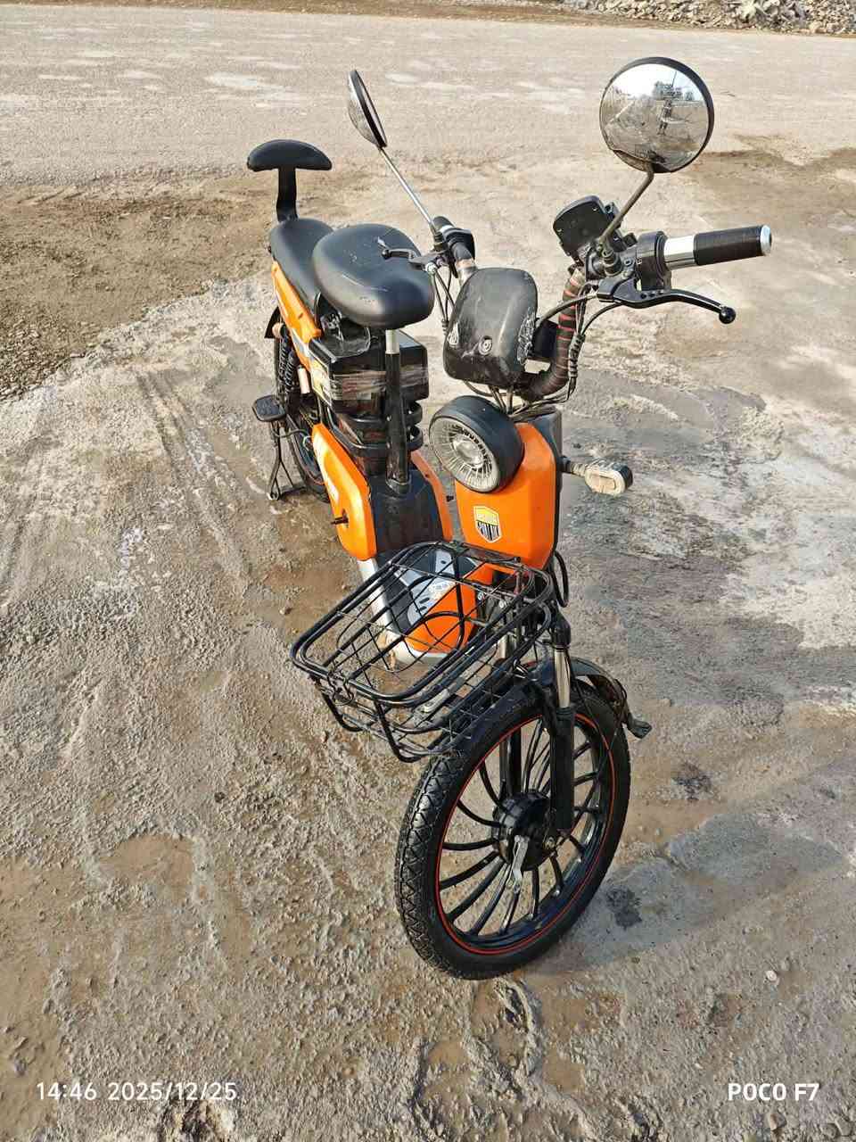 دراجه شحن كام بينقصها بس صغيرات بريكات باتريد جديد ما صار له شهر مشادن دراجه ما بيهاق رقم الهاتف ***********
